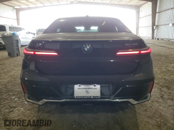 2024 BMW i7 eDrive50 z VIN WBY43EJ08RCS36524, wystawiony jako Copart lot #68248234 z przebiegiem 46 mil mil oraz Szkoda całkowita • Salvage title. Historia ofert i sprzedaży dostępna na DreamBid. Obrazek 6.