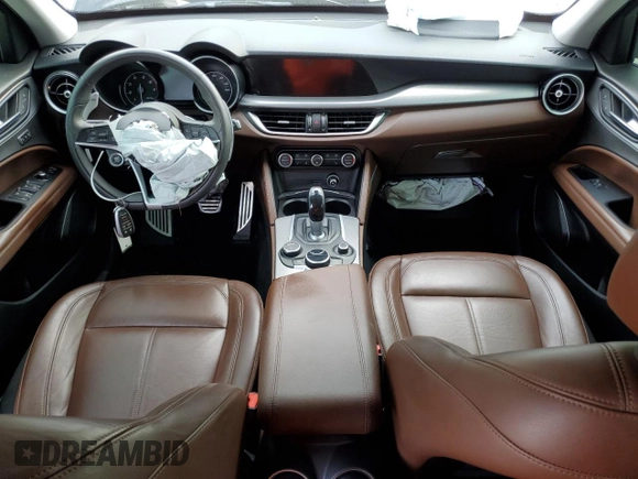 2018 Alfa Romeo Stelvio Sport z VIN ZASFAKPN8J7B79599, wystawiony jako Copart lot #57396135 z przebiegiem 73 873 mil mil oraz Nie do naprawy. Historia ofert i sprzedaży dostępna na DreamBid. Obrazek 8.