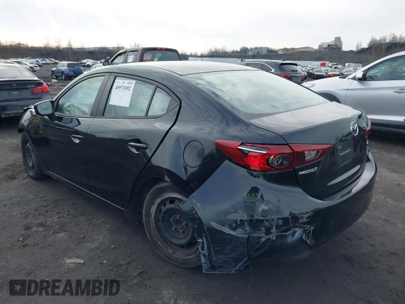 2015 Mazda 3 i SV with VIN JM1BM1T79F1237259, listed as a IAAI auction lot 40971092 with 140,871 mi miles. Bid and sale history available at carsss.com. Image 3.