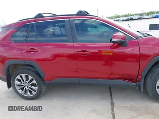 2022 Toyota RAV4 XLE Premium z VIN 2T3C1RFV3NW226182, wystawiony jako IAAI lot #42405020 z przebiegiem 31 813 mil mil oraz . Historia ofert i sprzedaży dostępna na DreamBid. Obrazek 14.