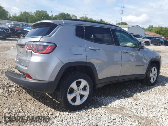 2019 Jeep Compass Latitude z VIN 3C4NJDBB4KT641523, wystawiony jako Copart lot #56635905 z przebiegiem Nie podano mil oraz Szkoda całkowita • Salvage title. Historia ofert i sprzedaży dostępna na DreamBid. Obrazek 3.