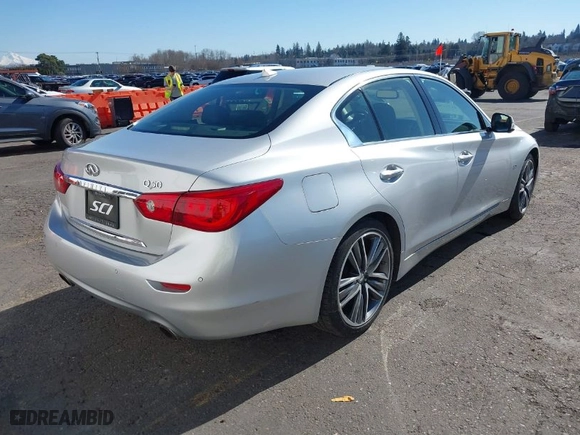 2015 Infiniti Q50 Premium with VIN JN1BV7AP3FM335661, listed as a IAAI auction lot 41701903 with 71,037 mi miles. Bid and sale history available at carsss.com. Image 4.