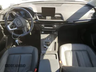 2020 Audi Q5 Premium z VIN WA1ANAFY3L2013367, wystawiony jako Copart lot #57328025 z przebiegiem Nie podano mil oraz Szkoda całkowita • Salvage title. Historia ofert i sprzedaży dostępna na DreamBid. Obrazek 8.