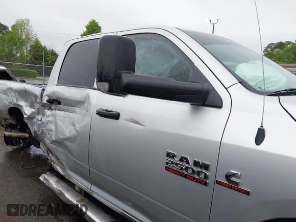 2017 Ram 2500 Tradesman z VIN 3C6UR5CL3HG529578, wystawiony jako IAAI lot #41992645 z przebiegiem 144 117 mil mil oraz . Historia ofert i sprzedaży dostępna na DreamBid. Obrazek 13.
