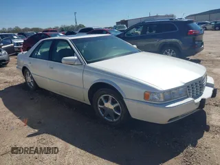 1997 Cadillac Seville STS z VIN 1G6KY5294VU844359, wystawiony jako IAAI lot #41786647 z przebiegiem 85 481 mil mil oraz . Historia ofert i sprzedaży dostępna na DreamBid. Obrazek 1.