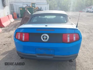 2011 Ford Mustang V6 z VIN 1ZVBP8EM4B5110048, wystawiony jako IAAI lot #42104845 z przebiegiem 141 294 mil mil oraz . Historia ofert i sprzedaży dostępna na DreamBid. Obrazek 16.