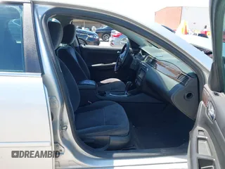 2014 Chevrolet Impala LT z VIN 2G1WB5E31E1180551, wystawiony jako IAAI lot #42386442 z przebiegiem 130 545 mil mil oraz . Historia ofert i sprzedaży dostępna na DreamBid. Obrazek 5.