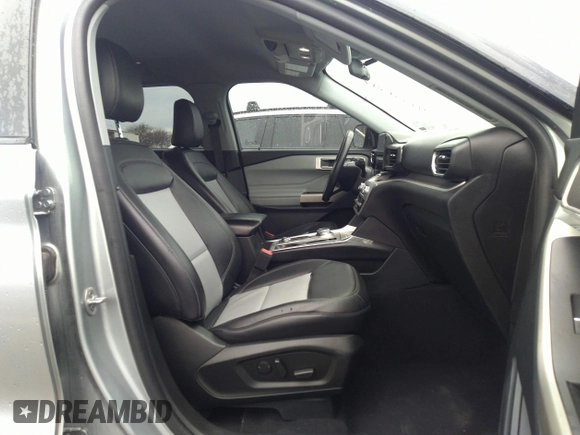 2022 Ford Explorer XLT z VIN 1FMSK8DH7NGB83988, wystawiony jako IAAI lot #41351547 z przebiegiem 60 668 mil mil oraz . Historia ofert i sprzedaży dostępna na DreamBid. Obrazek 5.