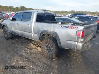 2021 Toyota Tacoma 4WD SR5 with VIN 5TFDZ5BN2MX063823, listed as a IAAI auction lot 41447098 with 52,538 mi miles. Bid and sale history available at carsss.com. Image 3.
