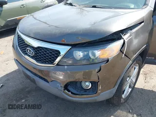 2012 Kia Sorento EX with VIN 5XYKUDA29CG285901, listed as a IAAI auction lot 42072736 with 152,991 mi miles. Bid and sale history available at carsss.com. Image 6.