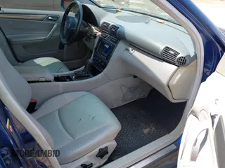 2004 Mercedes-Benz C 230 Kompressor z VIN WDBRF40J24F495227, wystawiony jako IAAI lot #42285246 z przebiegiem 200 008 mil mil oraz . Historia ofert i sprzedaży dostępna na DreamBid. Obrazek 5.