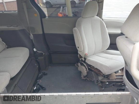 2011 Toyota Sienna LE AAS with VIN 5TDKK3DC0BS025523, listed as a IAAI auction lot 41114051 with 1 mi miles. Bid and sale history available at carsss.com. Image 8.