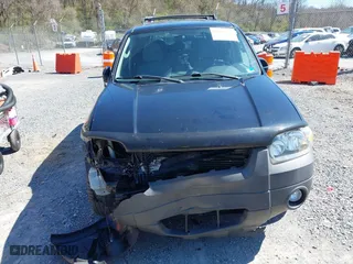 2007 Ford Escape XLT with VIN 1FMCU03147KB80499, listed as a IAAI auction lot 41897541 with 190,743 mi miles. Bid and sale history available at carsss.com. Image 6.