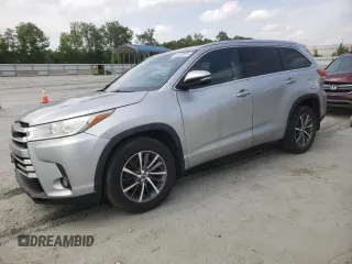 2017 Toyota Highlander XLE z VIN 5TDJZRFH7HS371631, wystawiony jako Copart lot #57122355 z przebiegiem 97 918 mil mil oraz Szkoda całkowita • Salvage title. Historia ofert i sprzedaży dostępna na DreamBid. Obrazek 1.