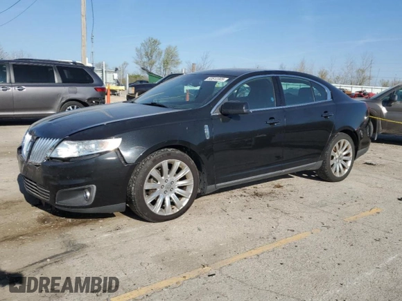 2011 Lincoln MKS z VIN 1LNHL9DR1BG607036, wystawiony jako Copart lot #53512305 z przebiegiem 159 921 mil mil oraz Szkoda całkowita • Salvage title. Historia ofert i sprzedaży dostępna na DreamBid. Obrazek 1.