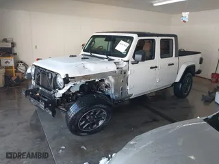 2020 Jeep Gladiator Overland with VIN 1C6HJTFG7LL139896, listed as a IAAI auction lot 41347570 with 98,484 mi miles. Bid and sale history available at carsss.com. Image 20.