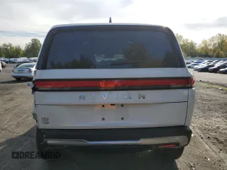 2024 Rivian R1S Adventure z VIN 7PDSGABAXRN035766, wystawiony jako Copart lot #77481034 z przebiegiem 6 590 mil mil oraz Szkoda całkowita • Salvage title. Historia ofert i sprzedaży dostępna na DreamBid. Obrazek 6.
