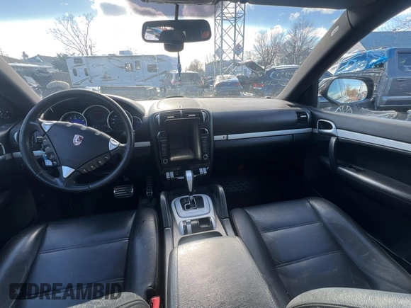 2008 Porsche Cayenne S z VIN WP1AB29P78LA44144, wystawiony jako Copart lot #52805455 z przebiegiem 170 464 mil mil oraz Tytuł czysty. Historia ofert i sprzedaży dostępna na DreamBid. Obrazek 9.