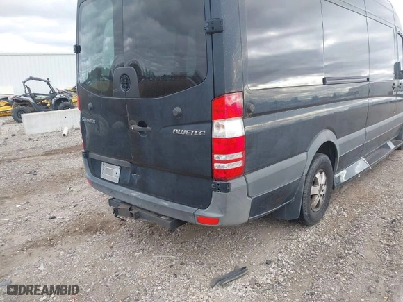 2013 Mercedes-Benz Sprinter Passenger Vans with VIN WDZPE8CC9D5766631, listed as a IAAI auction lot 40536473 with 282,935 mi miles. Bid and sale history available at carsss.com. Image 4.