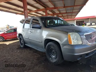 2007 GMC Yukon SLT with VIN 1GKFC13J87R216779, listed as a IAAI auction lot 41472867 with 200,754 mi miles. Bid and sale history available at carsss.com. Image 1.