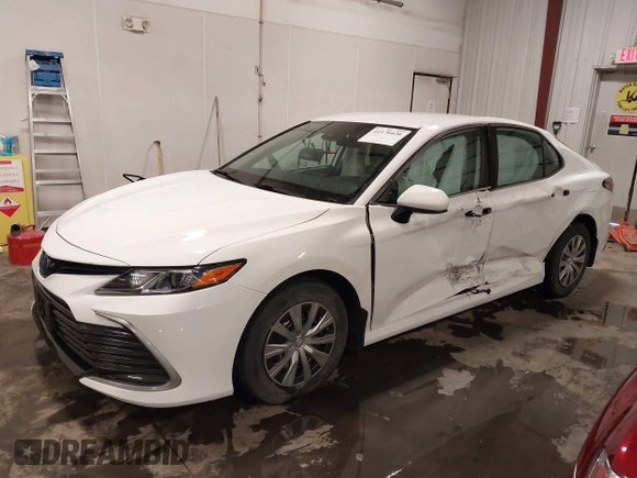 2022 Toyota Camry Hybrid LE with VIN 4T1C31AK4NU589284, listed as a IAAI auction lot 41570420 with 47,565 mi miles. Bid and sale history available at carsss.com. Image 2.