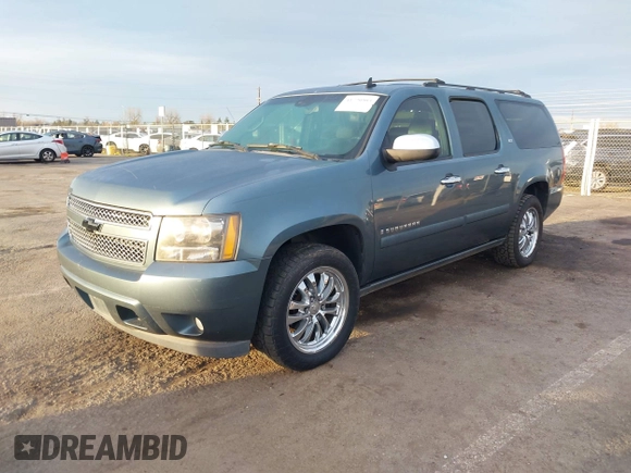 2008 Chevrolet Suburban LTZ with VIN 3GNFK16308G140995, listed as a IAAI auction lot 41720903 with 260,001 mi miles. Bid and sale history available at carsss.com. Image 2.