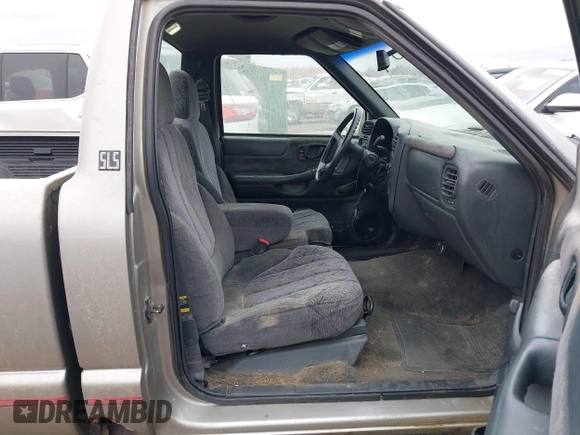 1998 GMC Sonoma with VIN 1GTCS1445WK505426, listed as a IAAI auction lot 41710516 with 112,703 mi miles. Bid and sale history available at carsss.com. Image 5.