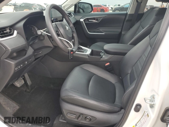 2024 Toyota RAV4 XLE Premium z VIN 2T3C1RFV1RW301807, wystawiony jako Copart lot #54978805 z przebiegiem 24 393 mil mil oraz Czysty tytuł • Clean title. Historia ofert i sprzedaży dostępna na DreamBid. Obrazek 7.