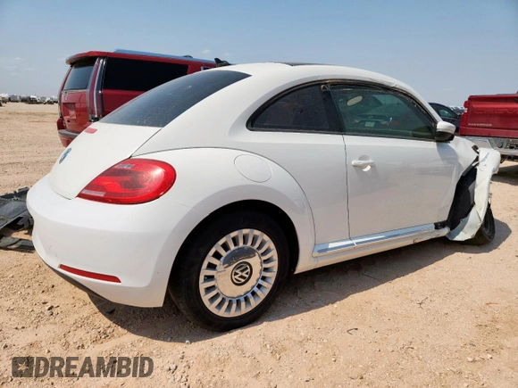 2013 Volkswagen Beetle 2.5L с VIN 3VWJX7AT3DM660437, выставлен на аукционе Copart как лот 61713555 с пробегом Не указан миль и Списание • Salvage title. История ставок и продаж доступна на DreamBid. Изображение 3.