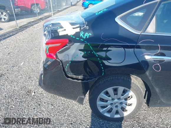 2018 Nissan Sentra SR z VIN 3N1AB7AP1JY317430, wystawiony jako IAAI lot #41946621 z przebiegiem 71 783 mil mil oraz . Historia ofert i sprzedaży dostępna na DreamBid. Obrazek 6.