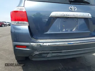 2012 Toyota Highlander Limited с VIN 5TDYK3EH5CS071855, выставлен на аукционе IAAI как лот 42141212 с пробегом 135 488 миль миль и . История ставок и продаж доступна на DreamBid. Изображение 6.