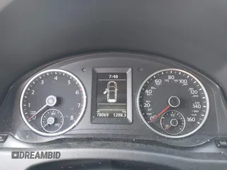 2016 Volkswagen Tiguan S z VIN WVGAV7AX4GW559726, wystawiony jako IAAI lot #42143748 z przebiegiem 78 069 mil mil oraz . Historia ofert i sprzedaży dostępna na DreamBid. Obrazek 7.