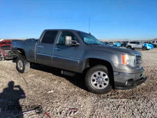2012 GMC Sierra 3500HD SLT z VIN 1GT423E88CF211377, wystawiony jako Copart lot #50459685 z przebiegiem 185 197 mil mil oraz Szkoda całkowita • Salvage title. Historia ofert i sprzedaży dostępna na DreamBid. Obrazek 13.