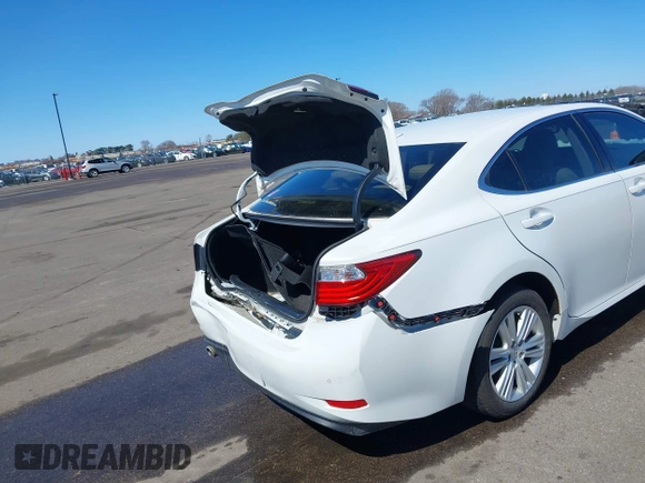 2013 Lexus ES 4dr Sdn with VIN JTHBK1GG5D2044256, listed as a IAAI auction lot 41924151 with 180,045 mi miles. Bid and sale history available at carsss.com. Image 17.