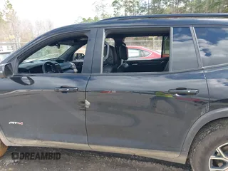 2024 GMC Acadia AWD AT4 z VIN 1GKENPKSHRJ155390, wystawiony jako IAAI lot #41510512 z przebiegiem Nie podano mil oraz . Historia ofert i sprzedaży dostępna na DreamBid. Obrazek 13.