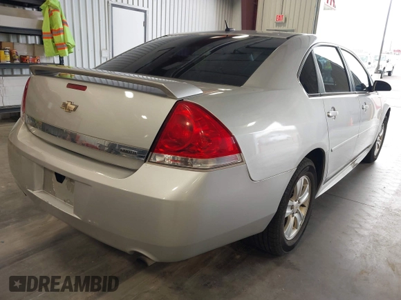2014 Chevrolet Impala LS z VIN 2G1WA5E35E1177364, wystawiony jako IAAI lot #42343359 z przebiegiem 102 093 mil mil oraz . Historia ofert i sprzedaży dostępna na DreamBid. Obrazek 4.