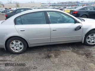 2006 Nissan Altima 2.5 with VIN 1N4AL11D06N418529, listed as a IAAI auction lot 41954509 with 86,190 mi miles. Bid and sale history available at carsss.com. Image 6.