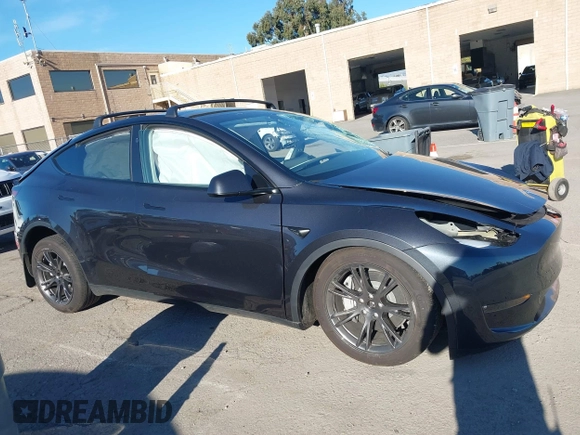 2024 Tesla Model Y Long Range with VIN 7SAYGAEE7RF126351, listed as a IAAI auction lot 41282973 with 5,919 mi miles. Bid and sale history available at carsss.com. Image 12.