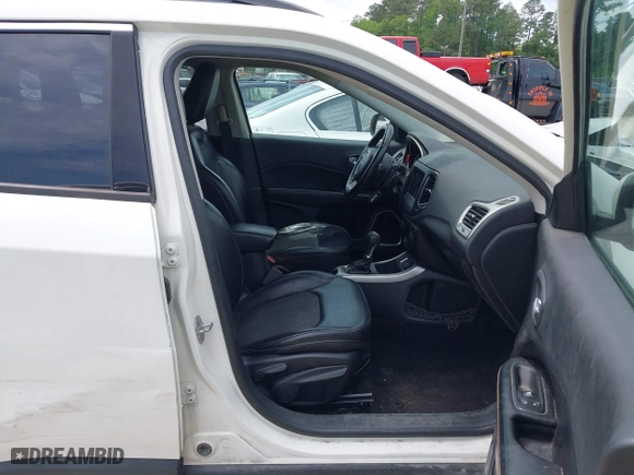 2018 Jeep Compass Latitude with VIN 3C4NJCBB3JT125517, listed as a IAAI auction lot 42132890 with 155,746 mi miles. Bid and sale history available at carsss.com. Image 5.