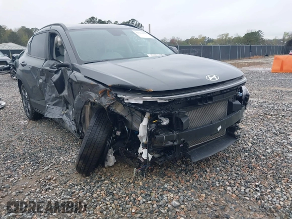 2025 Hyundai Kona SEL with VIN KM8HB3AB1SU209284, listed as a IAAI auction lot 41862270 with 13,678 mi miles. Bid and sale history available at carsss.com. Image 6.