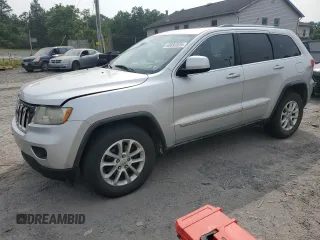 2011 Jeep Grand Cherokee Laredo z VIN 1J4RR4GG3BC581321, wystawiony jako Copart lot #60893935 z przebiegiem 216 137 mil mil oraz Czysty tytuł • Clean title. Historia ofert i sprzedaży dostępna na DreamBid. Obrazek 1.