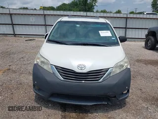 2012 Toyota Sienna XLE AAS z VIN 5TDYK3DC3CS186962, wystawiony jako IAAI lot #42325047 z przebiegiem Nie podano mil oraz . Historia ofert i sprzedaży dostępna na DreamBid. Obrazek 12.