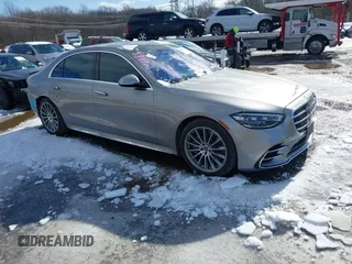 2021 Mercedes-Benz S 580 with VIN W1K6G7GB8MA021061, listed as a IAAI auction lot 41535695 with 32,376 mi miles and . Bid and sale history available at carsss.com. Image 1.