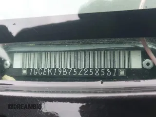 2005 Chevrolet Silverado 1500 Z71 z VIN 1GCEK19B75Z258531, wystawiony jako IAAI lot #42361011 z przebiegiem 167 717 mil mil oraz . Historia ofert i sprzedaży dostępna na DreamBid. Obrazek 9.