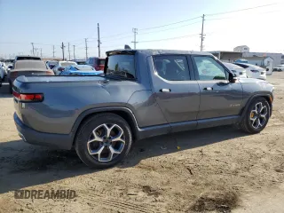 2022 Rivian R1T Adventure z VIN 7FCTGAAA9NN008771, wystawiony jako Copart lot #56243835 z przebiegiem 31 006 mil mil oraz Szkody całkowita. Historia ofert i sprzedaży dostępna na DreamBid. Obrazek 3.