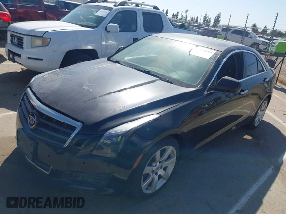 2013 Cadillac ATS z VIN 1G6AA5RA8D0139683, wystawiony jako IAAI lot #42410090 z przebiegiem 127 323 mil mil oraz . Historia ofert i sprzedaży dostępna na DreamBid. Obrazek 2.