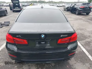 2020 BMW 5 Series 540i xDrive z VIN WBAJS3C09LCD33702, wystawiony jako IAAI lot #42504307 z przebiegiem 79 099 mil mil oraz . Historia ofert i sprzedaży dostępna na DreamBid. Obrazek 16.