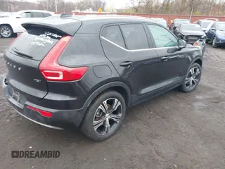 2021 Volvo XC40 Inscription z VIN YV4162UL2M2457905, wystawiony jako IAAI lot #42017891 z przebiegiem 48 424 mil mil oraz . Historia ofert i sprzedaży dostępna na DreamBid. Obrazek 4.