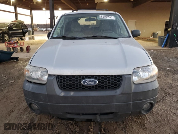 2005 Ford Escape XLT z VIN 1FMCU03105DA26437, wystawiony jako Copart lot #88803995 z przebiegiem 223 095 mil mil oraz Szkoda całkowita • Salvage title. Historia ofert i sprzedaży dostępna na DreamBid. Obrazek 5.