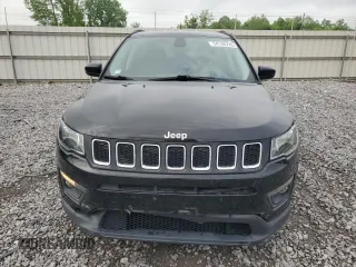 2018 Jeep Compass Latitude z VIN 3C4NJCBB6JT136804, wystawiony jako Copart lot #54146235 z przebiegiem 71 436 mil mil oraz Szkoda całkowita • Salvage title. Historia ofert i sprzedaży dostępna na DreamBid. Obrazek 5.